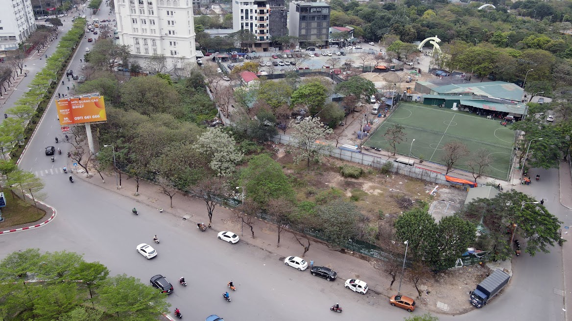 Hơn 5.000 m2 “đất vàng” Vietcombank bỏ hoang cho cỏ mọc ở Khu đô thị Cầu Giấy được gia hạn thêm 11 tháng